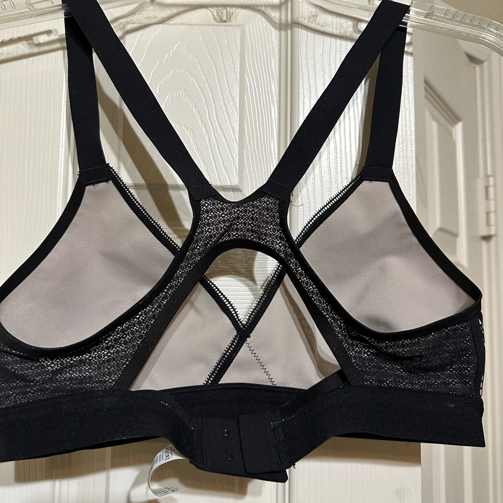 Lululemon bra - Picture 3 of 3